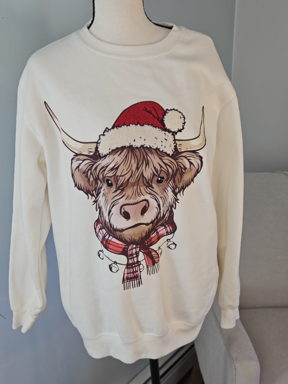 Freeze Cream Sweatshirt with Festive Highland Cow Graphic